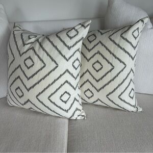 Pair of Geometric Accent Pillows in Grey and White